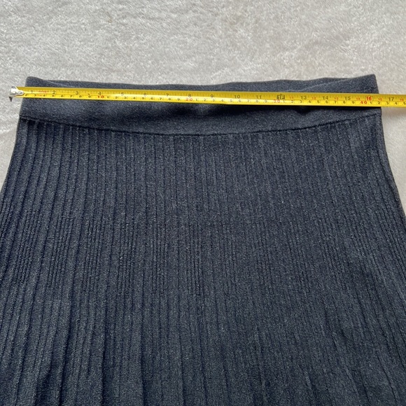 CAbi Vogue 503 ribbed knitted skirt charcoal gray - Picture 6 of 9